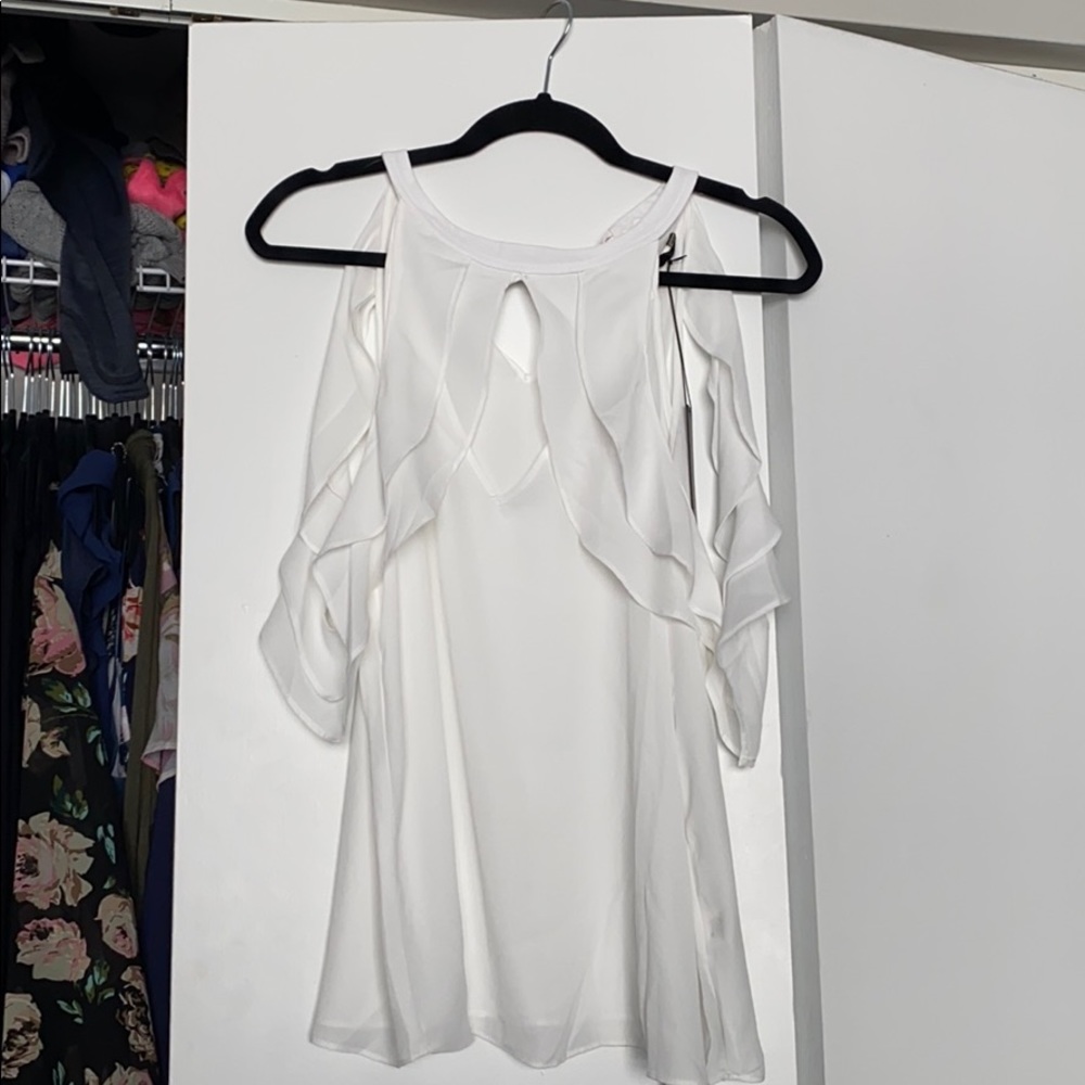 White tank top blouse with cold shoulder
